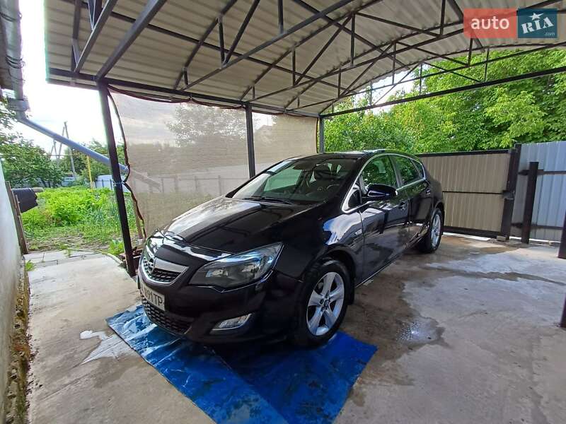 Хэтчбек Opel Astra 2011 в Киеве