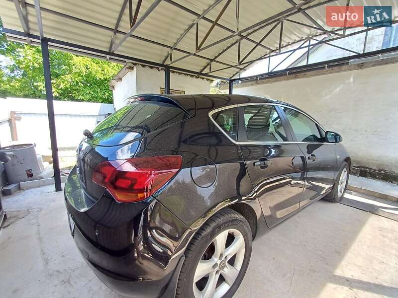Хэтчбек Opel Astra 2011 в Киеве