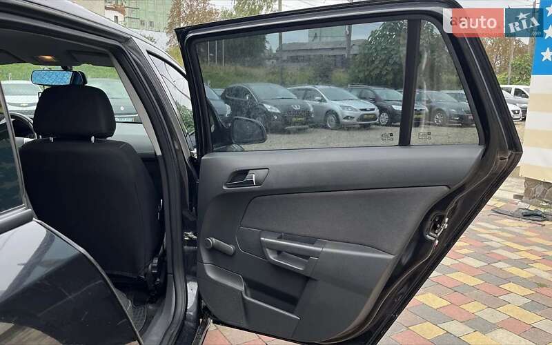 Универсал Opel Astra 2013 в Львове