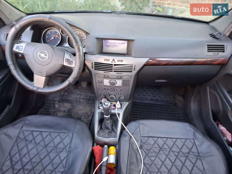 Купе Opel Astra 2005 в Львове