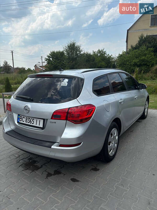 Универсал Opel Astra 2011 в Львове