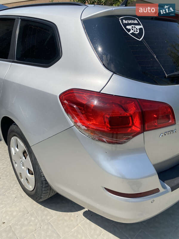 Универсал Opel Astra 2011 в Львове