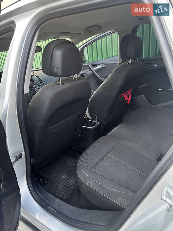 Универсал Opel Astra 2011 в Львове