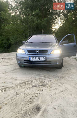 Седан Opel Astra 2006 в Рафаловке