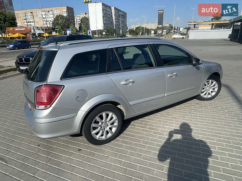 Універсал Opel Astra 2004 в Олександрії