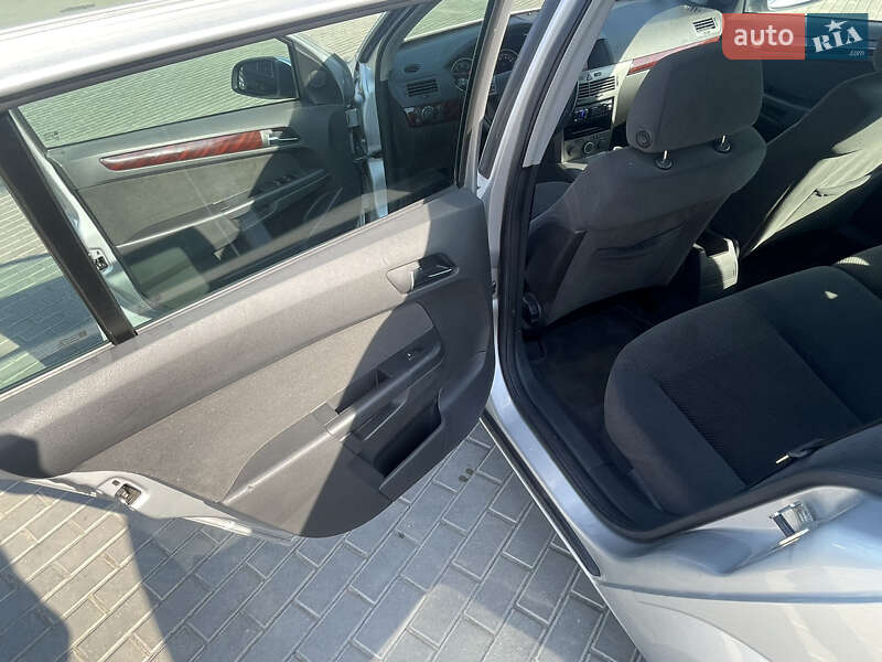 Універсал Opel Astra 2004 в Олександрії
