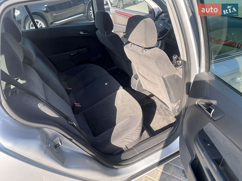 Універсал Opel Astra 2004 в Олександрії