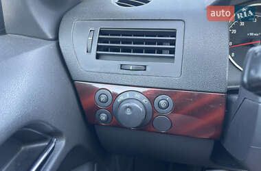 Универсал Opel Astra 2004 в 