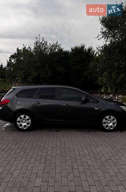Универсал Opel Astra 2012 в 