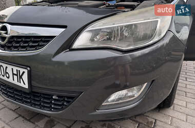 Универсал Opel Astra 2012 в 