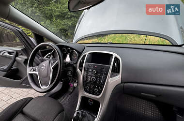 Универсал Opel Astra 2012 в 