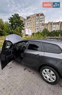 Универсал Opel Astra 2012 в 