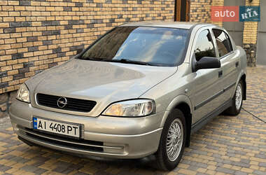 Седан Opel Astra 2006 в Новом Буге