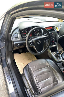 Универсал Opel Astra 2012 в 