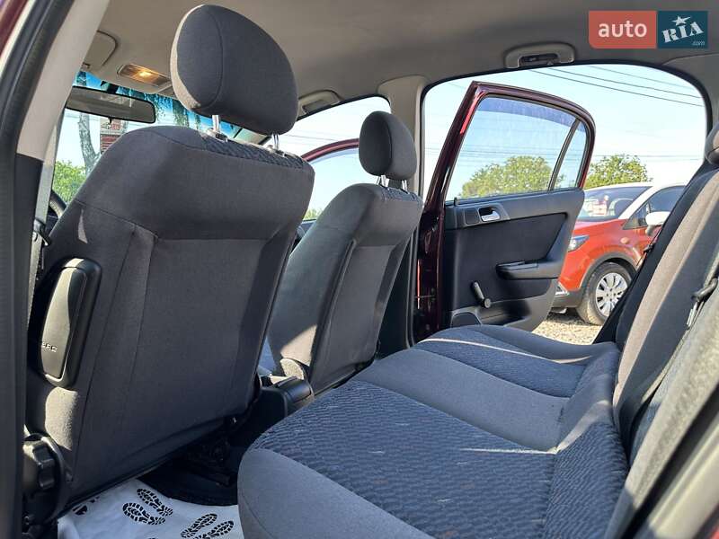 Хэтчбек Opel Astra 2004 в Смеле