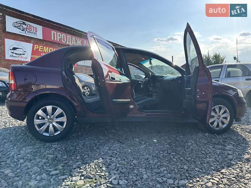 Хэтчбек Opel Astra 2004 в Смеле