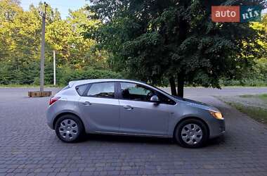 Хэтчбек Opel Astra 2010 в 