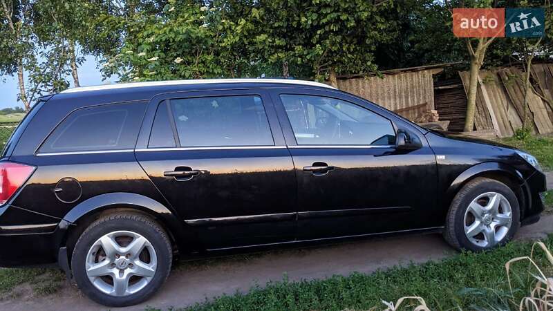 Универсал Opel Astra 2007 в Дубно