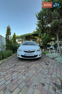 Универсал Opel Astra 2011 в 