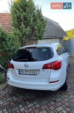 Универсал Opel Astra 2011 в 
