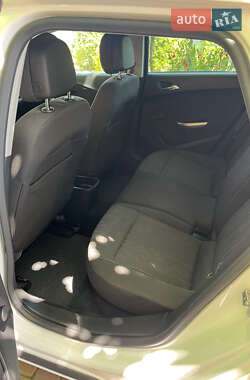 Универсал Opel Astra 2011 в 