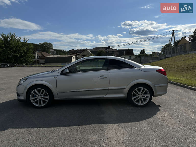 Кабриолет Opel Astra 2006 в Обухове