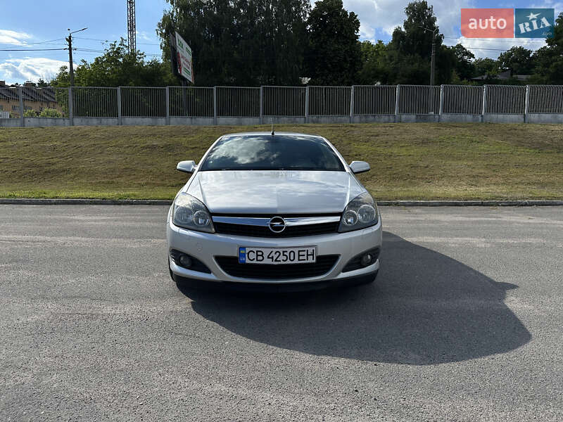 Кабриолет Opel Astra 2006 в Обухове