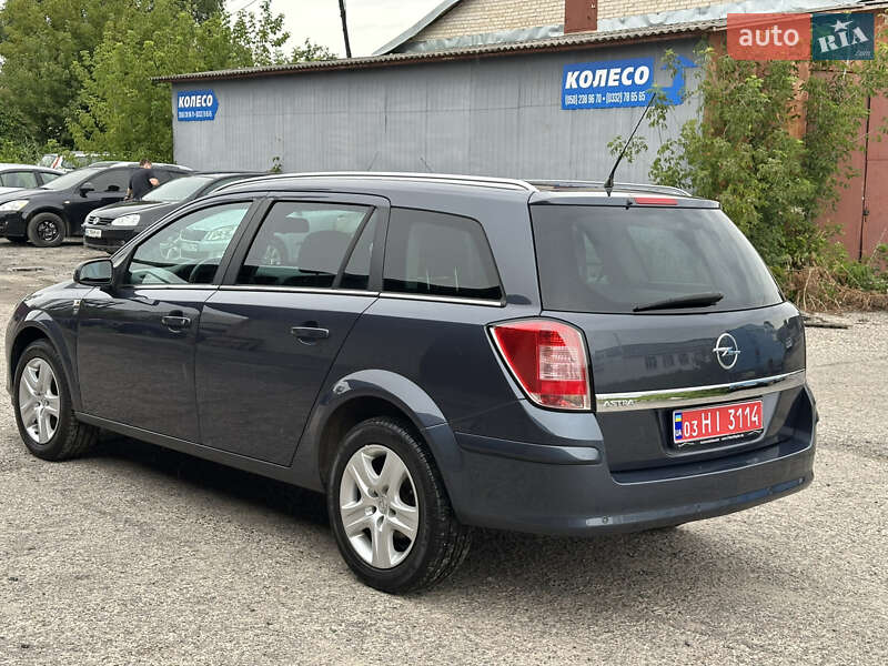 Универсал Opel Astra 2010 в Луцке