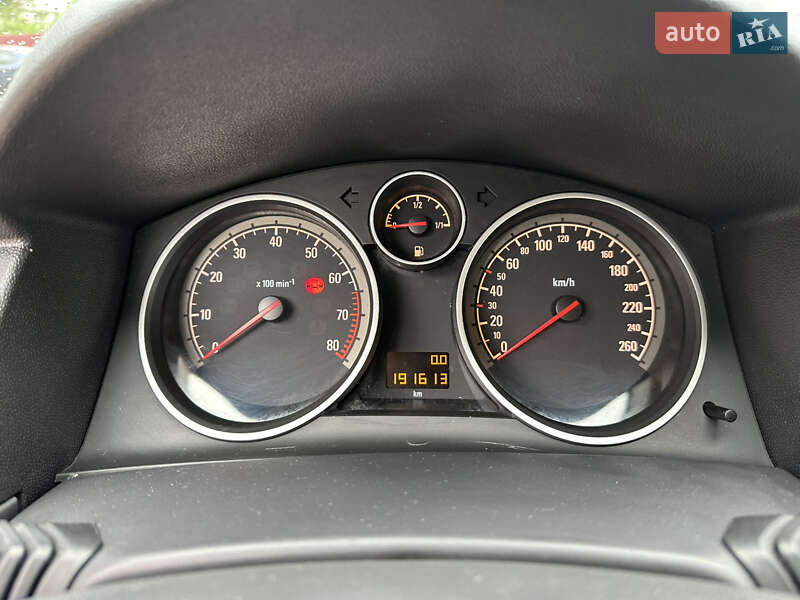 Универсал Opel Astra 2010 в Луцке
