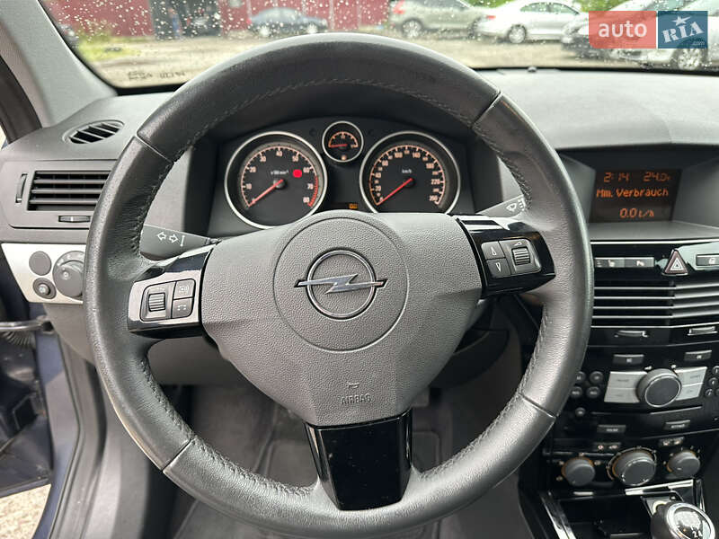 Универсал Opel Astra 2010 в Луцке