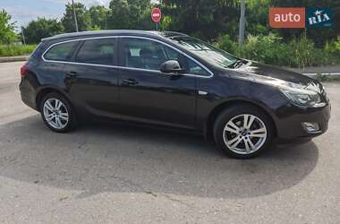 Универсал Opel Astra 2011 в 