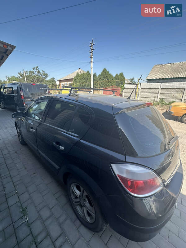 Хэтчбек Opel Astra 2006 в Александрие