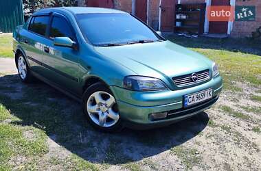 Седан Opel Astra 2004 в Смеле