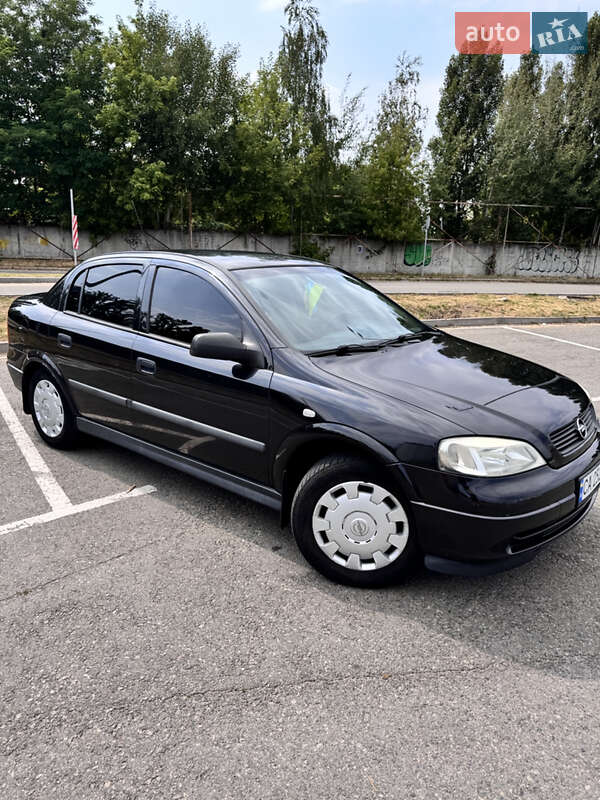 Седан Opel Astra 2006 в Киеве
