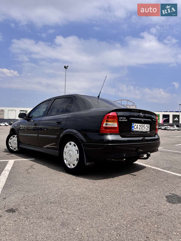 Седан Opel Astra 2006 в Киеве