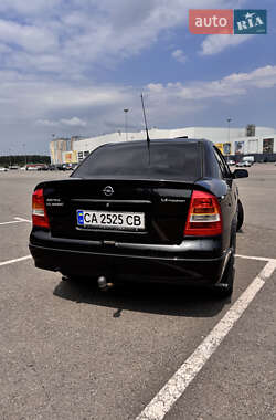 Седан Opel Astra 2006 в 