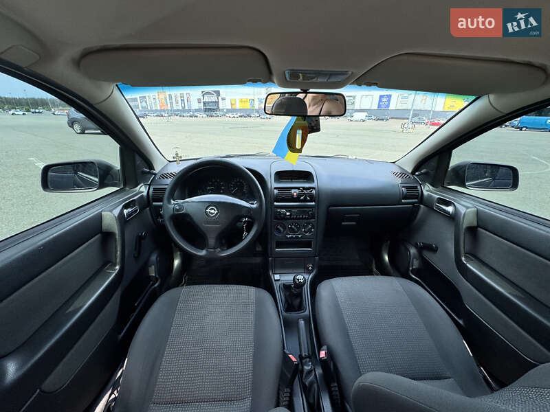 Седан Opel Astra 2006 в Киеве