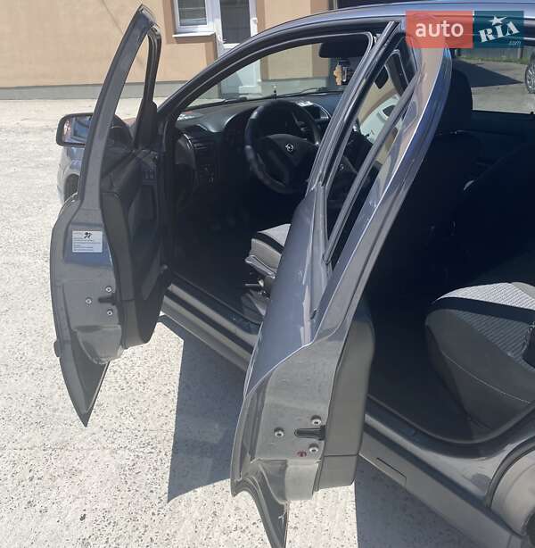 Седан Opel Astra 2007 в Ровно