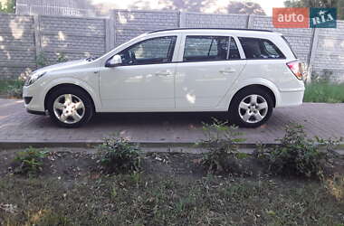 Opel Astra 2011 Opel Astra 2011