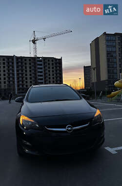 Универсал Opel Astra 2012 в Чернигове