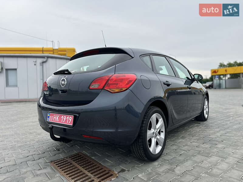 Хэтчбек Opel Astra 2009 в Луцке