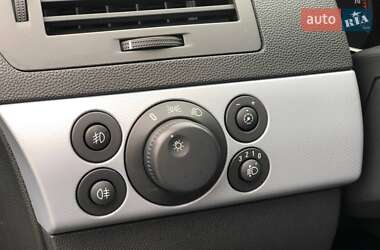 Хэтчбек Opel Astra 2005 в 