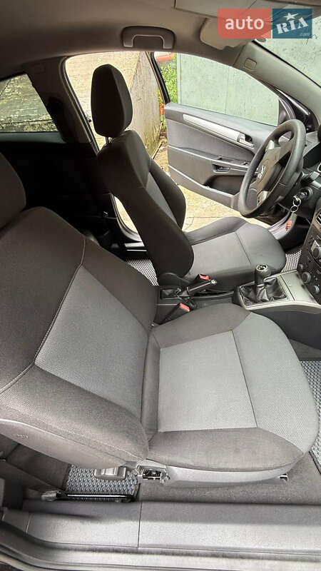Хэтчбек Opel Astra 2006 в Ровно