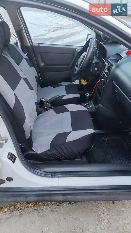 Седан Opel Astra 2002 в Южному