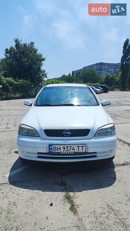Седан Opel Astra 2002 в Южному