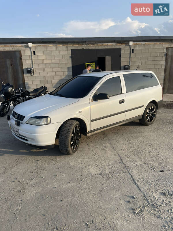 Универсал Opel Astra 2002 в Нетешине