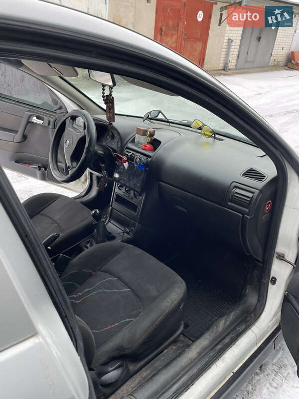 Универсал Opel Astra 2002 в Нетешине