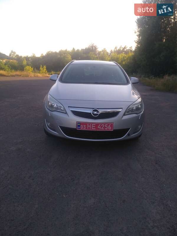 Универсал Opel Astra 2011 в Радивилове