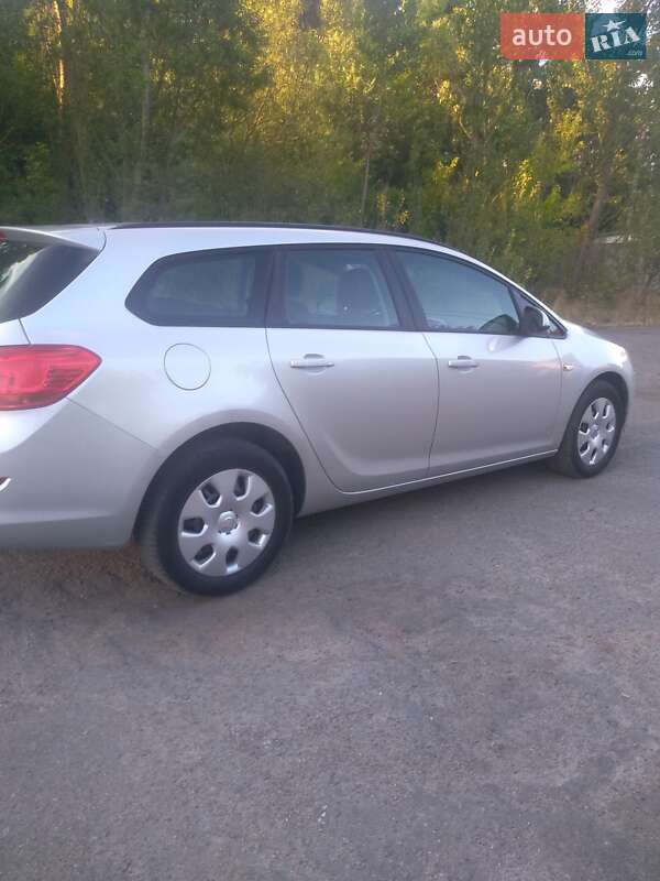 Универсал Opel Astra 2011 в Радивилове
