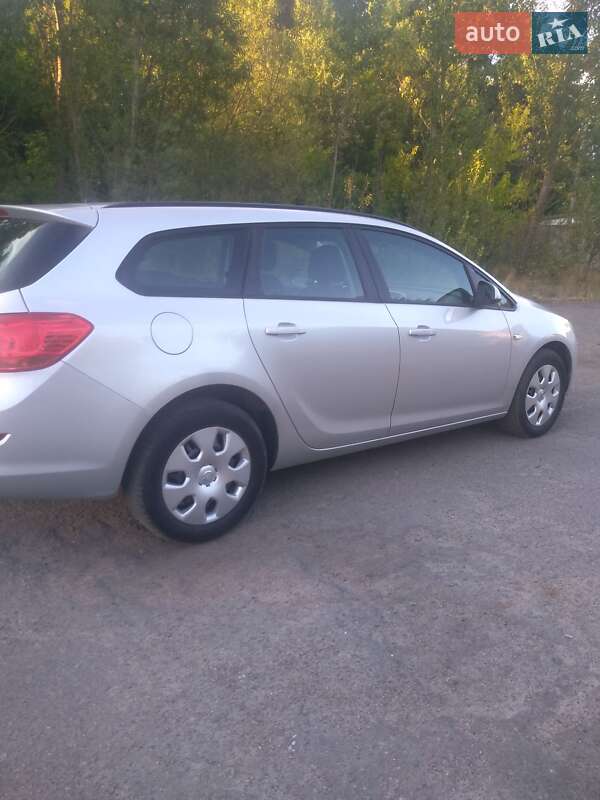 Универсал Opel Astra 2011 в Радивилове